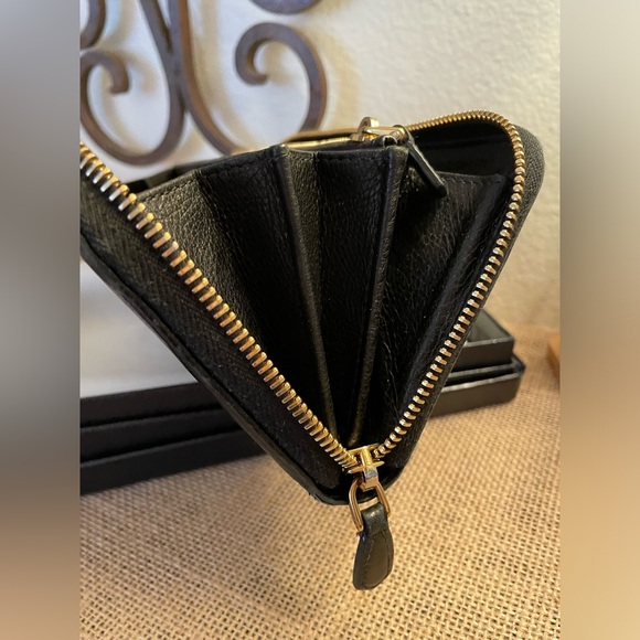 Prada large zip around wallet - Picture 13 of 15